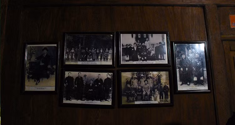 Những bức ảnh được lưu giữ của gia tộc họ Vương.