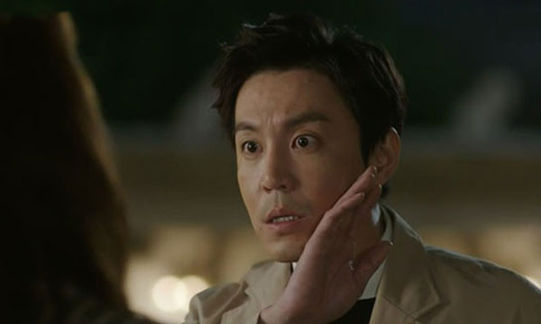 Chủ nhà nghỉ hết hồn vì người phụ nữ đứng cửa giữa đêm Chủ nhà nghỉ hết hồn vì người phụ nữ đứng cửa giữa đêm