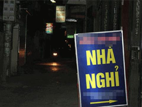 Chủ nhà nghỉ hết hồn vì người phụ nữ đứng cửa giữa đêm Chủ nhà nghỉ hết hồn vì người phụ nữ đứng cửa giữa đêm