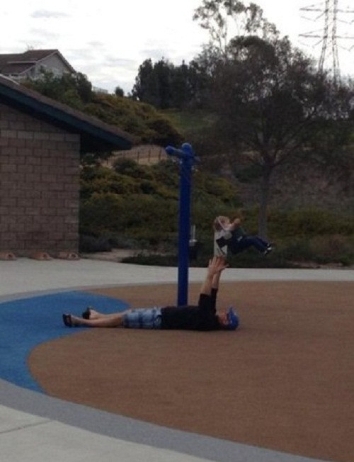 Khi ông bố trông con. Khi ông bố trông con.