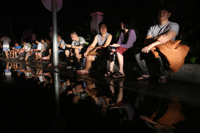 Cháy chung cư cao cấp ở Sài Gòn, 13 người tử vong ảnh 11 Hơn 2 giờ giải cứu hàng trăm người khỏi tòa nhà cháy ở Sài Gòn