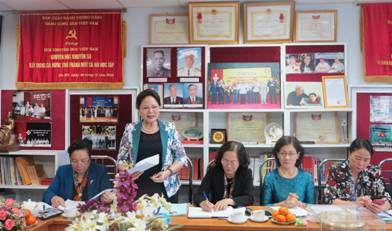 Chủ tịch Hội Khuyến học tỉnh Phú Thọ Nguyễn Thị Kim Hải phát biểu tại buổi làm việc