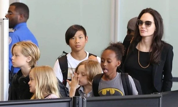 Angelina Jolie chia sẻ cách dạy con tuổi dậy thì