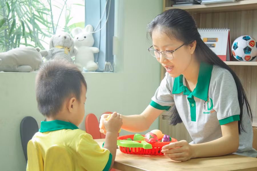 Trẻ tự kỷ được can thiệp tại Trung tâm hỗ trợ giáo dục hòa nhập trẻ tự kỷ Hoàng Đức, TP Biên Hòa, tỉnh Đồng Nai.