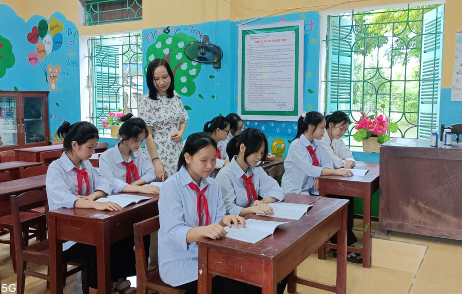 Từ trải nghiệm thực tế, cô giáo và học sinh cùng tổng hợp lại các kiến thức cần thiết để phục vụ bài học. Từ trải nghiệm thực tế, cô giáo và học sinh cùng tổng hợp lại các kiến thức cần thiết để phục vụ bài học.