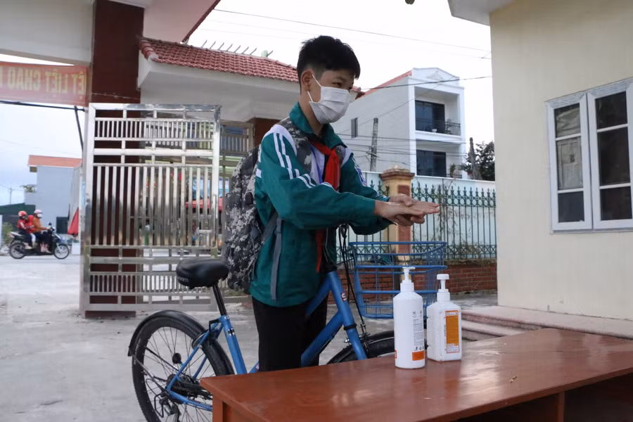 Học sinh Hà Nam hân hoan đến trường sau thời gian dài nghỉ dịch ảnh 4