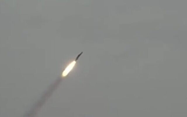 Ảnh chụp màn hình video IRNA công bố tên lửa hành trình Paveh ngày 24/02/2023