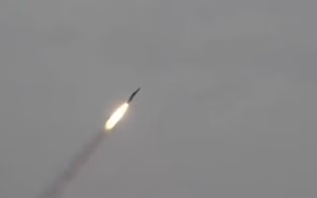 Ảnh chụp màn hình video IRNA công bố tên lửa hành trình Paveh ngày 24/02/2023