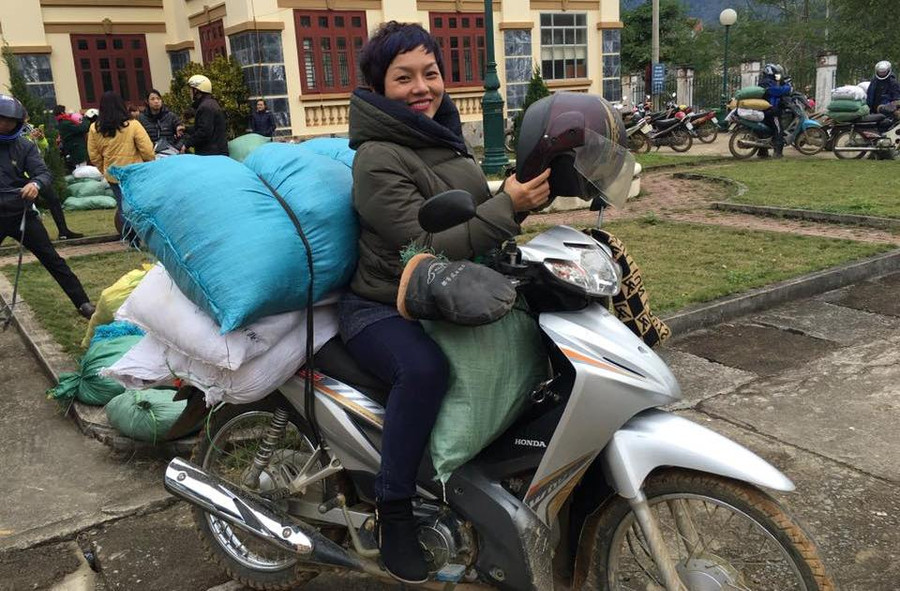 Một Thái Thùy Linh say sưa với những hoạt động thiện nguyện, lúc lên miền núi khi vào bệnh viện, chọn con đường tận hiến phục vụ những khán giả ... Một Thái Thùy Linh say sưa với những hoạt động thiện nguyện, lúc lên miền núi khi vào bệnh viện, chọn con đường tận hiến phục vụ những khán giả ...