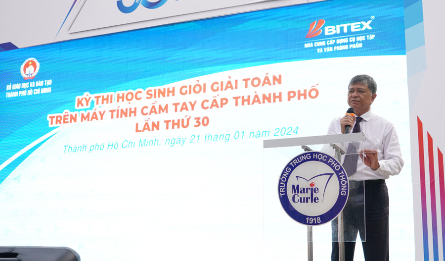 Ông Nguyễn Văn Hiếu phát biểu khai mạc kỳ thi. Ông Nguyễn Văn Hiếu phát biểu khai mạc kỳ thi.