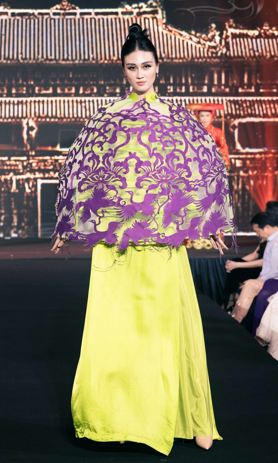 Người đẹp Anh Thư.