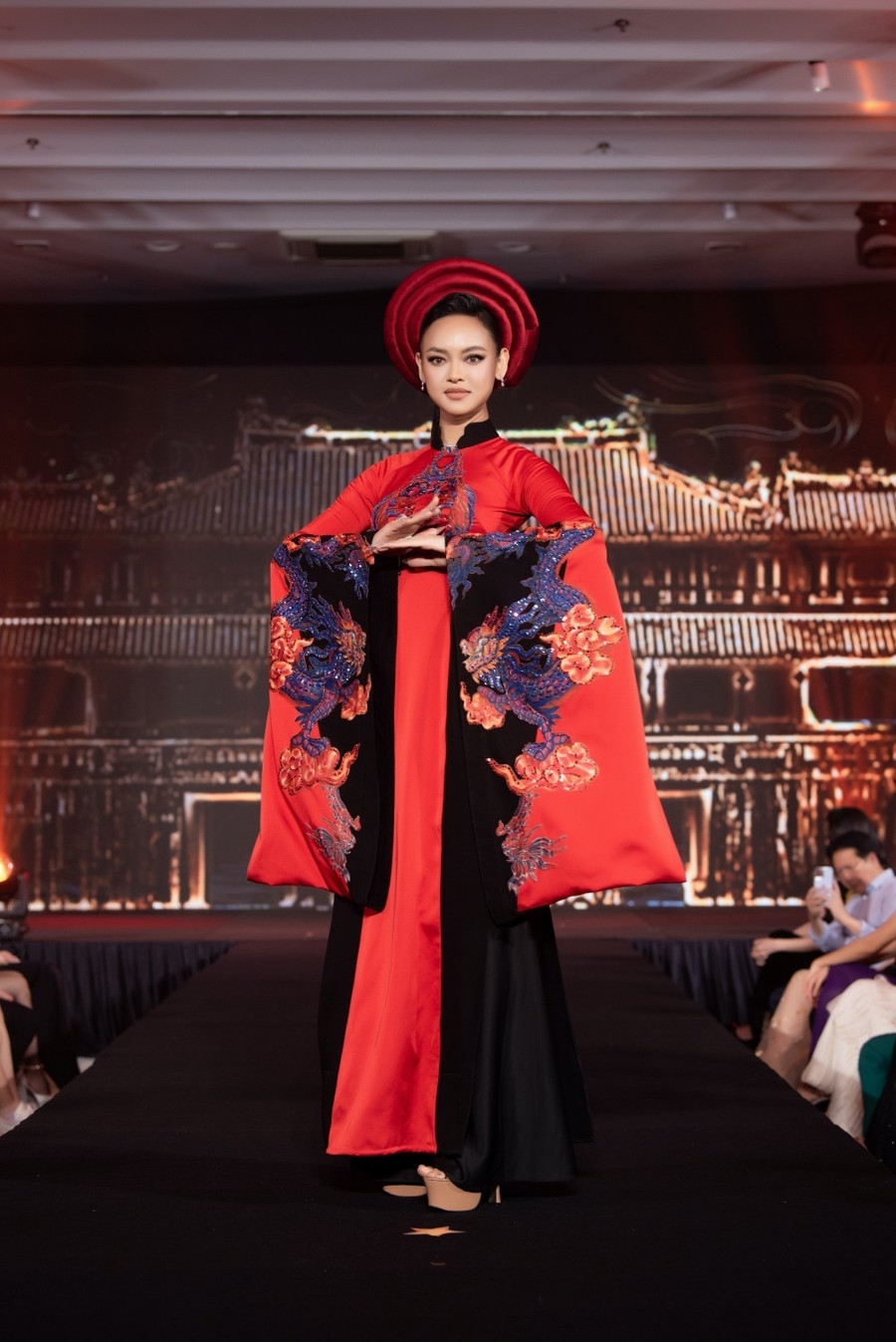 Á hậu Ngô Thị Quỳnh Mai.