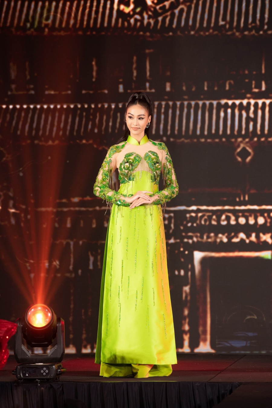 Á hậu Trần Tuyết Như.