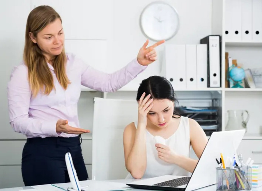 Việc duy trì sự tự tin của bạn khiến cho đồng nghiệp thấy rằng lời nói và hành động của họ không phù hợp và không ảnh hưởng đến bạn. (Ảnh: ITN). Việc duy trì sự tự tin của bạn khiến cho đồng nghiệp thấy rằng lời nói và hành động của họ không phù hợp và không ảnh hưởng đến bạn. (Ảnh: ITN).