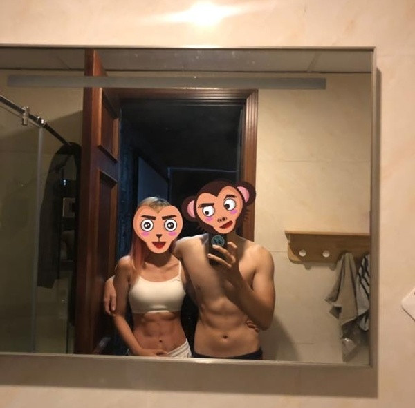 Vợ chồng Khởi My - Kelvin Khánh khoe cơ bụng 6 múi khiến fans hết hồn vì quá đẹp 