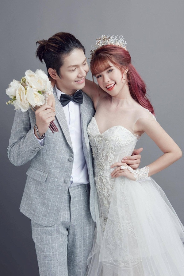 Vợ chồng Khởi My - Kelvin Khánh khoe cơ bụng 6 múi khiến fans hết hồn vì quá đẹp 