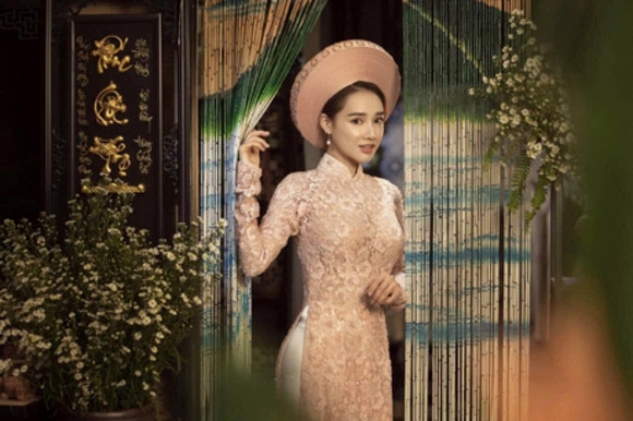 6776376425744955792359095791987711912968192o-ngoisao.vn-w1242-h827 2 nhã phương, trường giang, sao việt