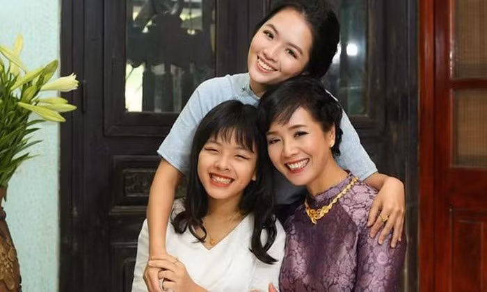 Con gái út 15 tuổi của NSƯT Chiều Xuân: Xinh đẹp, duyên dáng giống mẹ ảnh 1