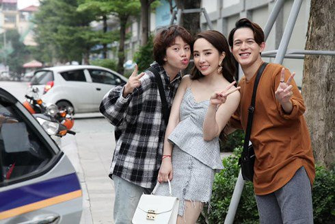 Đánh ghen là một chuyện, đóng máy là lại “chị chị em em” ngay.