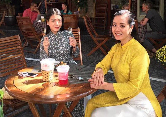 Con gái út 15 tuổi của NSƯT Chiều Xuân: Xinh đẹp, duyên dáng giống mẹ ảnh 3 Con gái út 15 tuổi của NSƯT Chiều Xuân: Xinh đẹp, duyên dáng giống mẹ ảnh 3