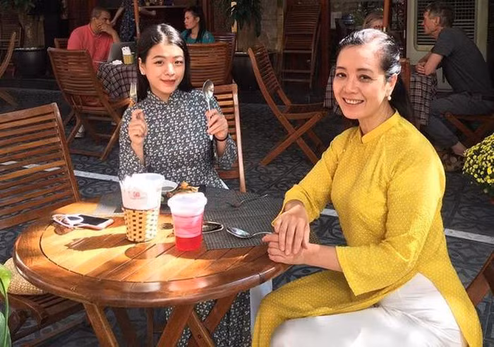 Con gái út 15 tuổi của NSƯT Chiều Xuân: Xinh đẹp, duyên dáng giống mẹ ảnh 3