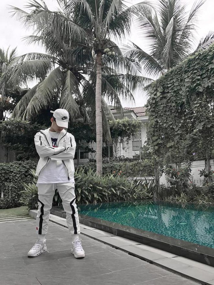 Soi gu thời trang sành điệu của em trai Sơn Tùng M-TP ảnh 2 Soi gu thời trang sành điệu của em trai Sơn Tùng M-TP ảnh 2