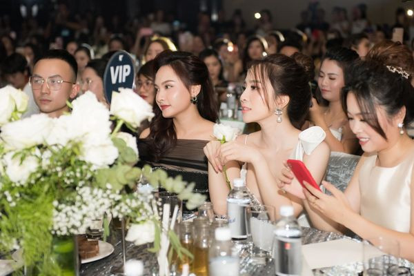 Dàn diễn viên “Về nhà đi con” Quỳnh Nga (Nhã), Bảo Thanh, (Thư) Hoàng Anh Vũ (Dũng) vừa cùng hội ngộ tại một sự kiện ở Hà Nội.