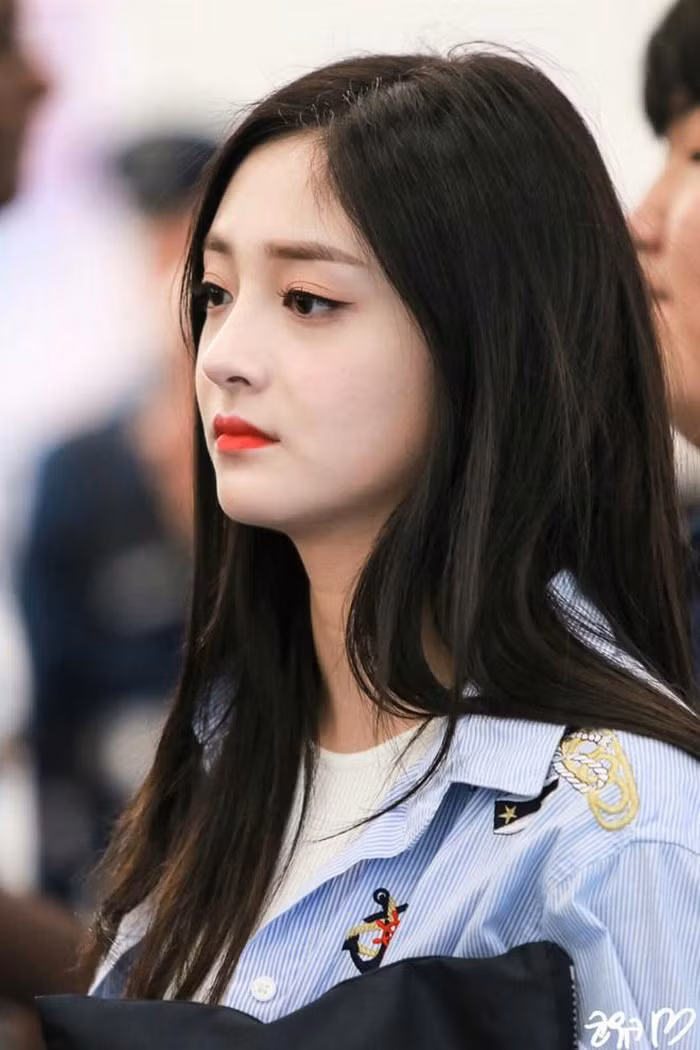 Nhan sắc mỹ nữ bị đồn hẹn hò thiếu gia giàu nhất Trung Quốc ảnh 7