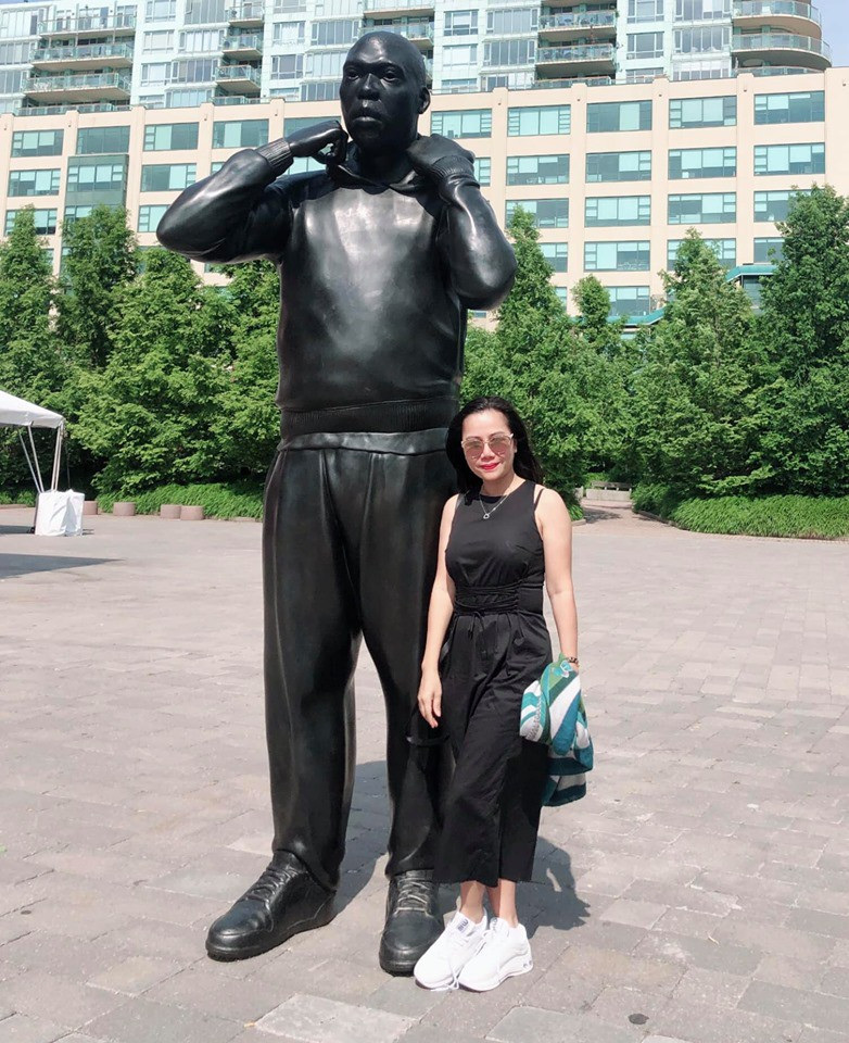 Xuất hiện sau thời gian dài vắng bóng, bà xã đại gia kim cương nhận cơn mưa lời khen vì điều này ảnh 2 Xuất hiện sau thời gian dài vắng bóng, bà xã đại gia kim cương nhận cơn mưa lời khen vì điều này ảnh 2