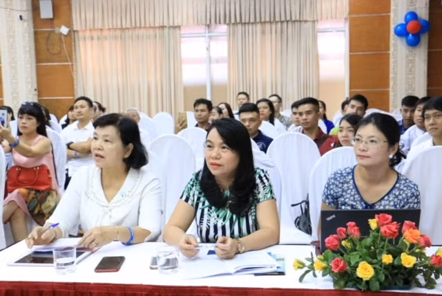 Các đại biểu tham dự Các đại biểu tham dự