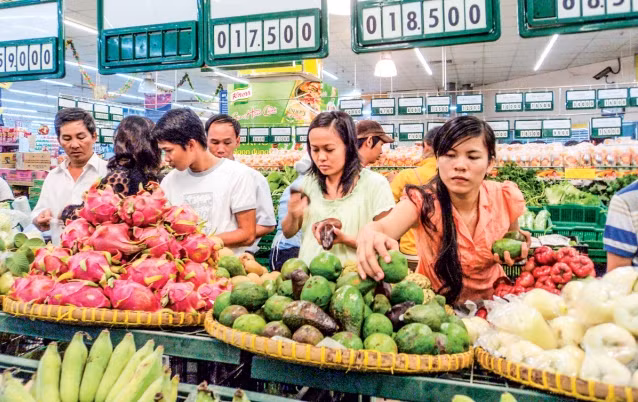 Các loại nông sản nhập ngoại với giá cả ngày càng rẻ đang cạnh tranh gay gắt với hàng trong nước