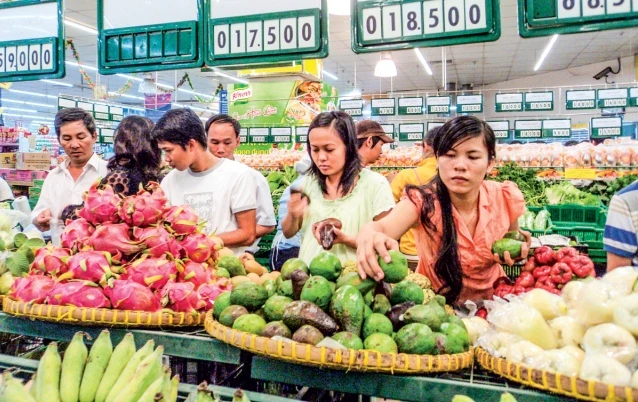 Các loại nông sản nhập ngoại với giá cả ngày càng rẻ đang cạnh tranh gay gắt với hàng trong nước