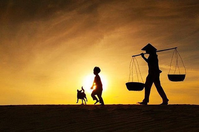 Mẹ tôi chỉ có một mắt: Câu chuyện khiến chúng ta giật mình nhận ra mình từng đối xử vô tâm đến thế nào với cha mẹ - Ảnh 1. Mẹ tôi chỉ có một mắt: Câu chuyện khiến chúng ta giật mình nhận ra mình từng đối xử vô tâm đến thế nào với cha mẹ - Ảnh 1.