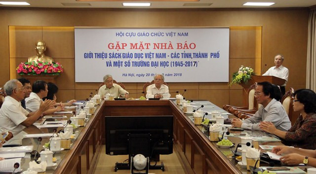 Hội Cựu giáo chức Việt Nam giới thiệu bộ sách chuyên khảo “Giáo dục Việt Nam - các tỉnh, thành phố và một số trường đại học”