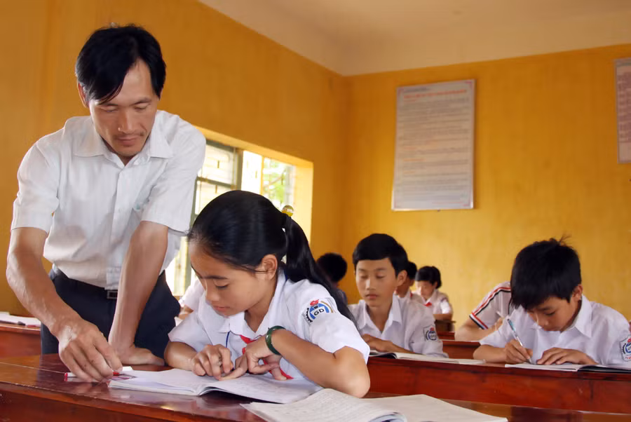 Đội ngũ giáo viên và cơ sở vật chất là nền móng trong việc triển khai Chương trình mới (Trong ảnh: Giờ học ở Trường THCS Thị trấn Sông Thao, Cẩm Khê, Phú Thọ). Ảnh: Trung Toàn