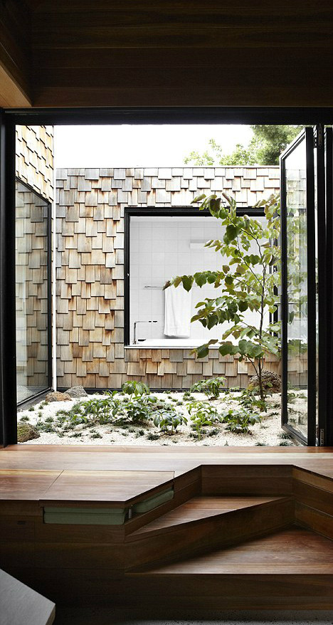 "Nhóm của chúng tôi đã hướng đến một ngôi nhà thẳng đứng, thay cho kiểu nhà ngang truyền thống của Australia", nhóm Maynard kể. Nhóm của chúng tôi đã hướng đến một ngôi nhà thẳng đứng, thay cho kiểu nhà ngang truyền thống của Australia, nhóm Maynard kể.