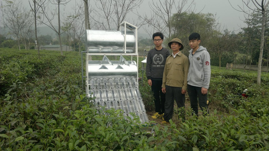 Sáng chế máy chăm sóc cây đa năng của học sinh Trường THPT Sơn Dương, thực nghiệm ngay trên vườn chè