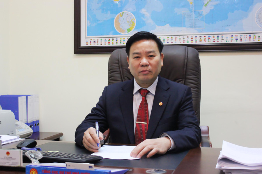 “Với các cán bộ ngành DTNN, rõ ràng, đây là thời điểm vất vả nhưng điều đó không hề khiến chúng tôi nản lòng. Ngược lại, mỗi chuyến hàng đến với các điểm trường, được thấy niềm vui, tiếng cười của các em học sinh, phụ huynh đều khiến mọi khó khăn, vất vả tan biến”. Ông Lê Văn Thời “Với các cán bộ ngành DTNN, rõ ràng, đây là thời điểm vất vả nhưng điều đó không hề khiến chúng tôi nản lòng. Ngược lại, mỗi chuyến hàng đến với các điểm trường, được thấy niềm vui, tiếng cười của các em học sinh, phụ huynh đều khiến mọi khó khăn, vất vả tan biến”. Ông Lê Văn Thời