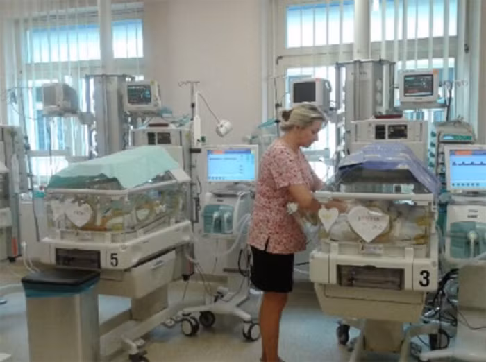 nhung em be duoc sinh ra tu nguoi me da qua doi