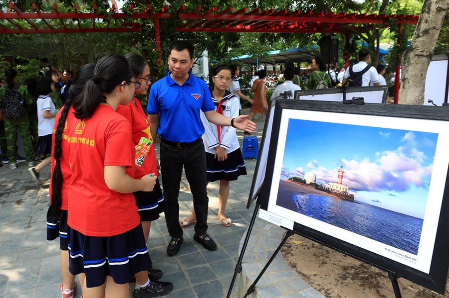 Các thành viên CLB Tuổi trẻ vì biển đảo quê hương coi việc lan tỏa tình yêu biển đảo là trách nhiệm thiêng liêng.