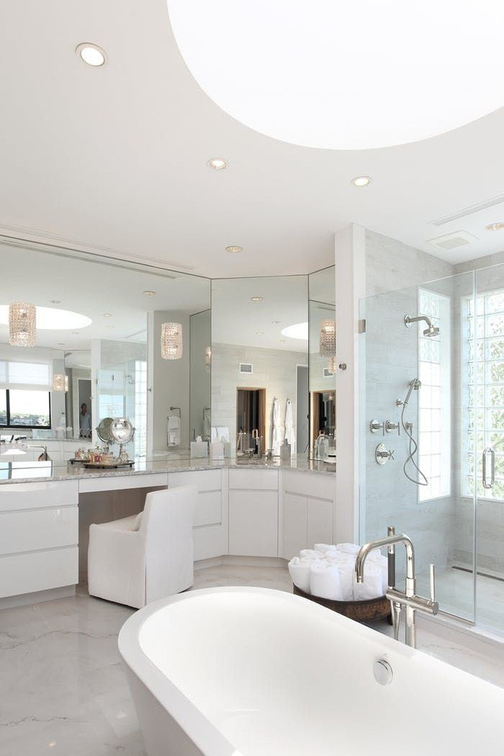 Chang-the-kim-long-truoc-nhung-mau-phong-tam-nho-nhan-lai-sach-mat-nay (5)