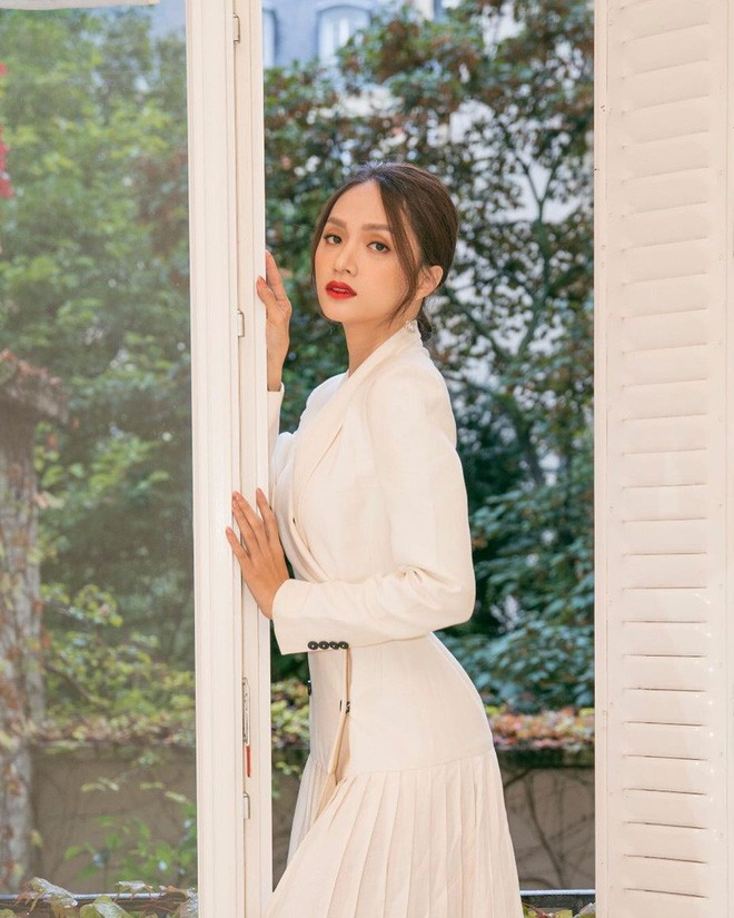 1 mẫu váy lọt mắt xanh của cùng lúc 4 nàng Hậu: Thực sự phải cân não xem ai đẹp hơn ảnh 1 1 mẫu váy lọt mắt xanh của cùng lúc 4 nàng Hậu: Thực sự phải cân não xem ai đẹp hơn ảnh 1