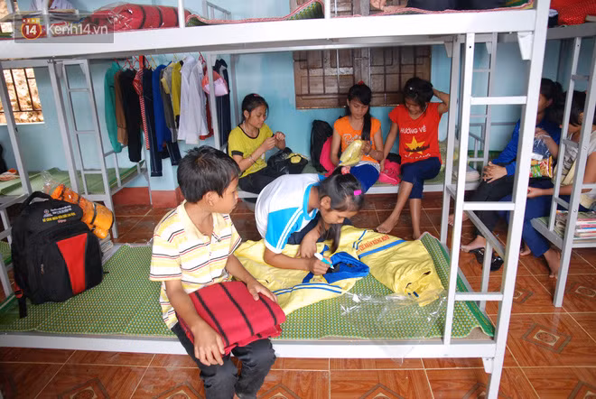 Thương lũ trẻ co ro trong "lớp học chuồng heo", chàng kĩ sư điện ở Đà Nẵng suốt 6 năm miệt mài kêu gọi xây 7 ngôi trường vùng cao - Ảnh 6.