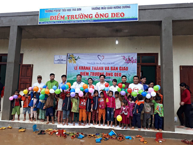 Thương lũ trẻ co ro trong "lớp học chuồng heo", chàng kĩ sư điện ở Đà Nẵng suốt 6 năm miệt mài kêu gọi xây 7 ngôi trường vùng cao - Ảnh 10. Thương lũ trẻ co ro trong "lớp học chuồng heo", chàng kĩ sư điện ở Đà Nẵng suốt 6 năm miệt mài kêu gọi xây 7 ngôi trường vùng cao - Ảnh 10.