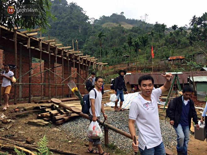 Thương lũ trẻ co ro trong "lớp học chuồng heo", chàng kĩ sư điện ở Đà Nẵng suốt 6 năm miệt mài kêu gọi xây 7 ngôi trường vùng cao - Ảnh 11. Thương lũ trẻ co ro trong "lớp học chuồng heo", chàng kĩ sư điện ở Đà Nẵng suốt 6 năm miệt mài kêu gọi xây 7 ngôi trường vùng cao - Ảnh 11.