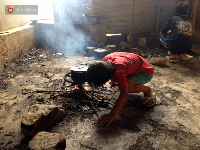 Thương lũ trẻ co ro trong lớp học chuồng heo, chàng kĩ sư điện ở Đà Nẵng suốt 6 năm miệt mài kêu gọi xây 7 ngôi trường vùng cao - Ảnh 5. Thương lũ trẻ co ro trong lớp học chuồng heo, chàng kĩ sư điện ở Đà Nẵng suốt 6 năm miệt mài kêu gọi xây 7 ngôi trường vùng cao - Ảnh 5.