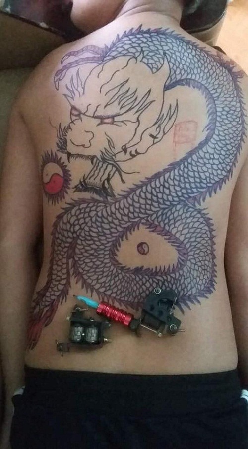 Hình xăm rồng cá tính.