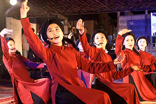 Trong năm 2017, Việt Nam đã bảo vệ thành công 2 di sản văn hóa phi vật thể đại diện cho nhân loại là “Hát Xoan Phú Thọ”… 