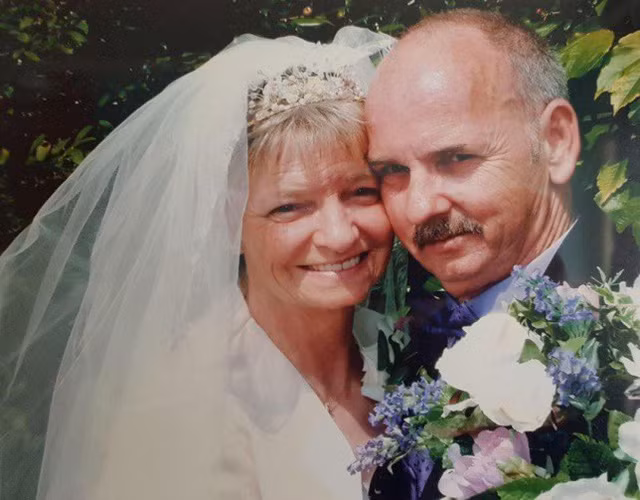 Ảnh cưới của ông Frank và bà Sandra