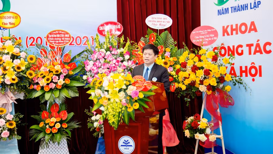 TS. Nguyễn Hiệp Thương - Trưởng khoa CTXH phát biểu tại buổi lễ.